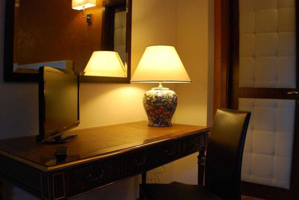 Queen Hotel سان جيوفانّي تْيَتينو المظهر الخارجي الصورة